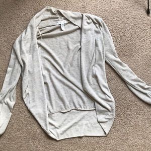 A long sleeve cardigan !